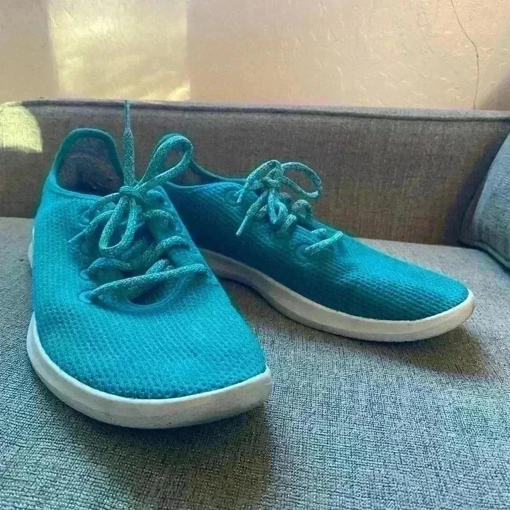 ALLBIRDS MEN’S TREE RUNNERS -
KAURI PEACOCK (WHITE SOLE) size 10